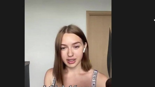 Русские девушки хвастаются новыми секс-игрушками по вебке и мастурбируют в конференции