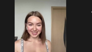 Русские девушки хвастаются новыми секс-игрушками по вебке и мастурбируют в конференции
